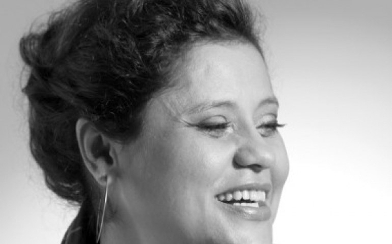 Teatro Deodoro é o Maior Barato apresenta Elaine Kundera, 30 anos