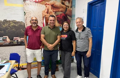 Prefeito Allan de Jesus anuncia reajuste salarial para profissionais da educação