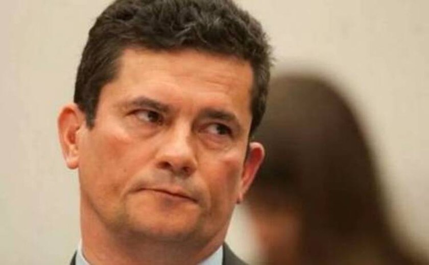 Moro recebe multa de R$ 10 mil por descumprir decisão judicial