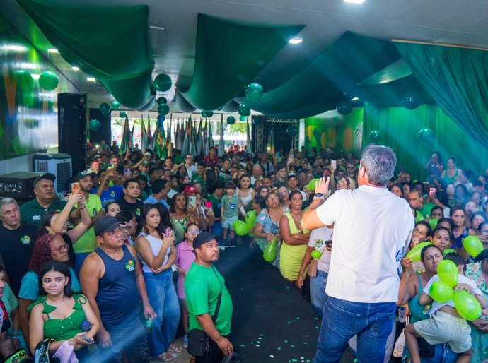 Grande mobilização marca inauguração do comitê de Davi Maia