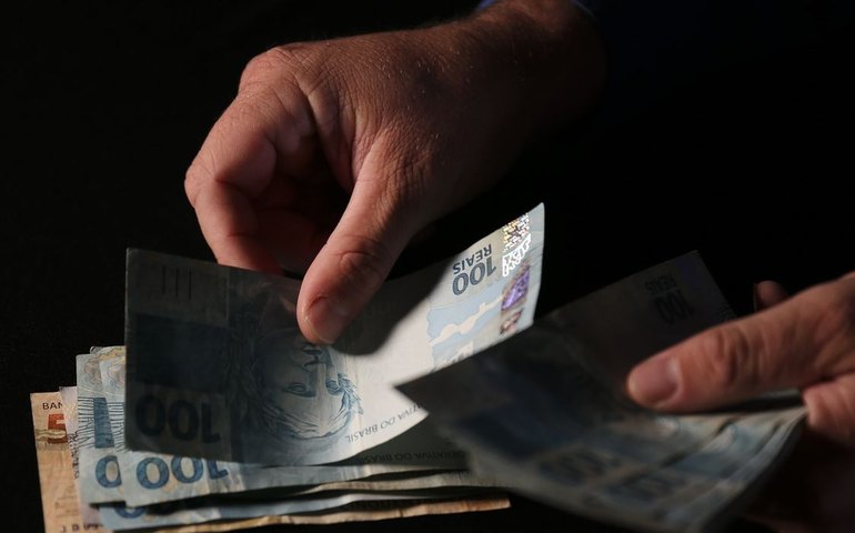 Procura por empréstimos cai 14% nos últimos 12 meses