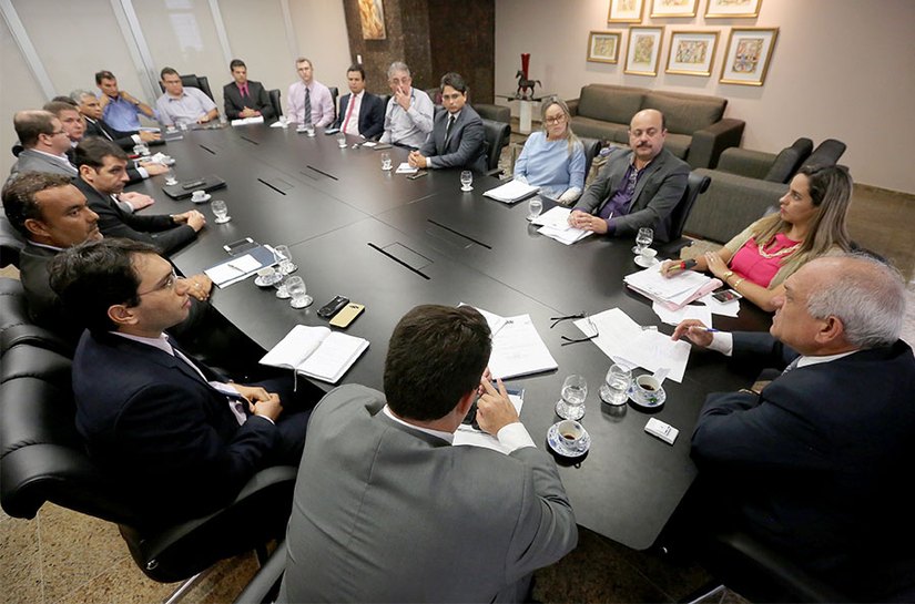 Otávio Praxedes e corpo diretivo do TJ discutem projetos do Judiciário
