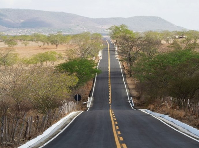 Estado entrega mais de 14 km de estradas recuperadas no Sertão nesta 6ª