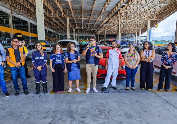 Em Semana Pré-carnavalesca, SMTT realiza blitz educativa, confecção de cartão do idoso e pessoa com deficiência