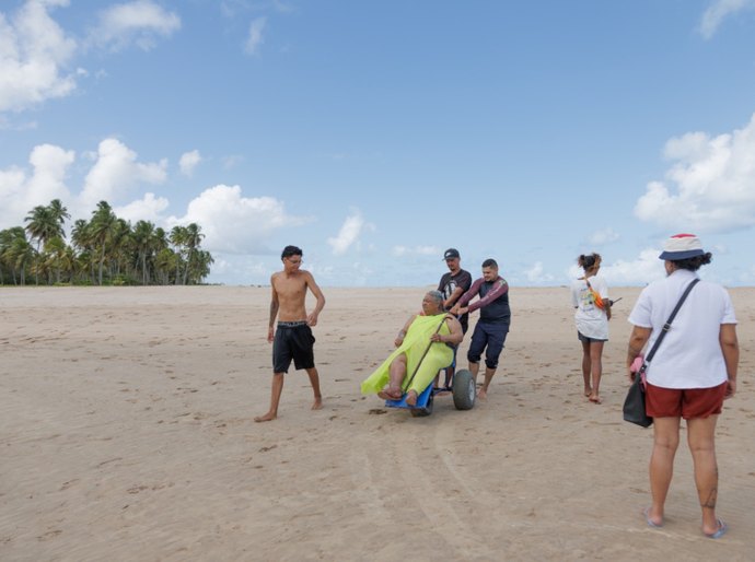 Projeto Praia Acessível apoia gravação de curta alagoano com inclusão e mobilidade