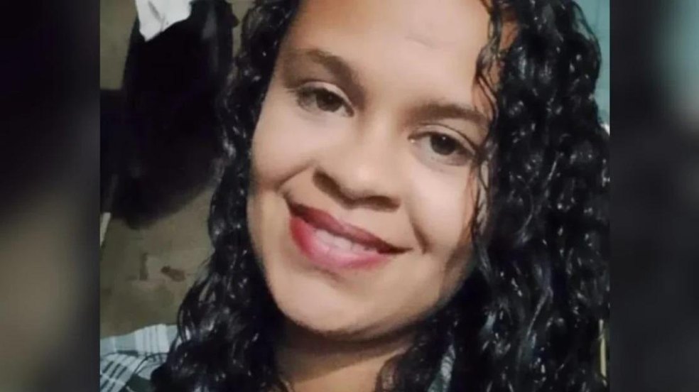Feminicídio em Arapiraca: mulher é morta a facadas pelo companheiro na frente da filha recém-nascida