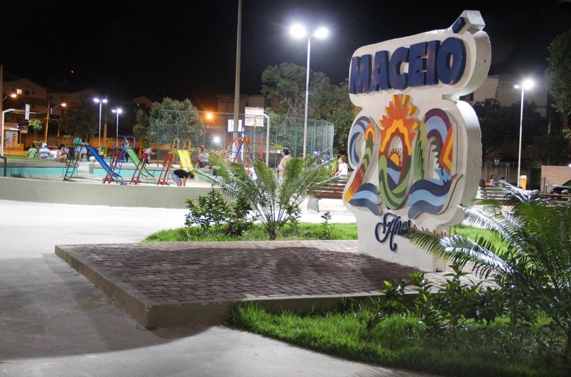 Praça do Bicentenário muda rotina no José Tenório