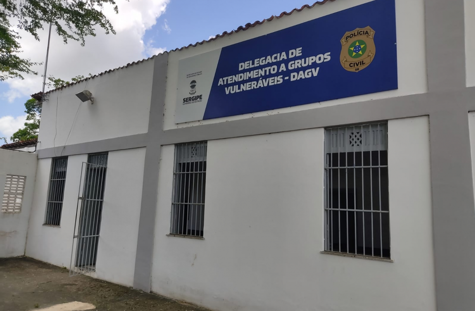 Homem é preso após ferir irmã, sobrinho e cunhado em Estância