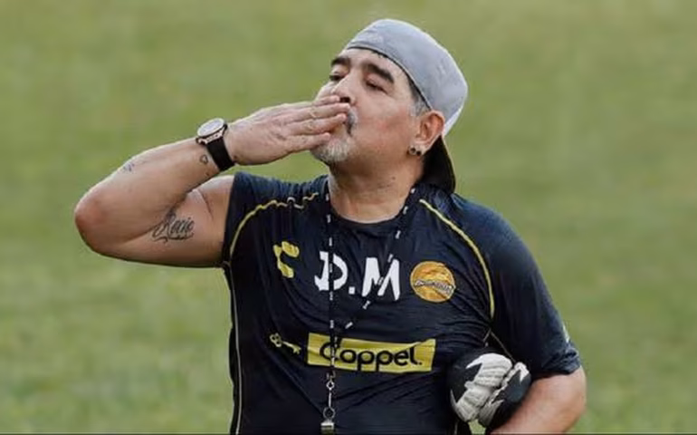 Filhos de Maradona pedem à Justiça a transferência do corpo para mausoléu em área turística