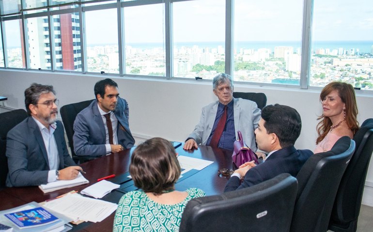 TRE/AL e Almagis se reúnem e prestam apoio à magistratura eleitoral