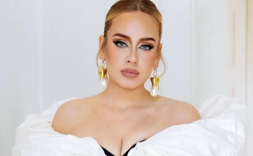 Adele conta que fazia terapia cinco vezes ao dia durante separação