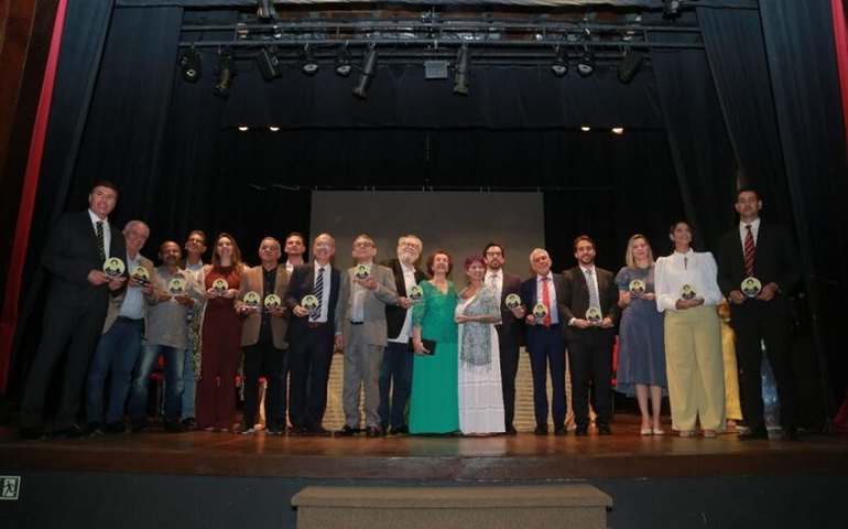 Homenagens a Penedo e ao Dr. Hélio Lopes marcam entrega do Prêmio Selma Brito