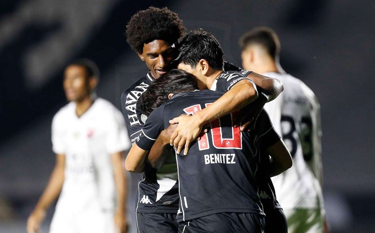 Vasco leva virada do Atlético-GO e perde chance de se aproximar dos líderes