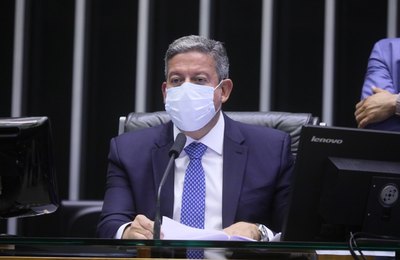 Deputados aprovam texto-base de projeto que revisa a Lei de Improbidade Administrativa  