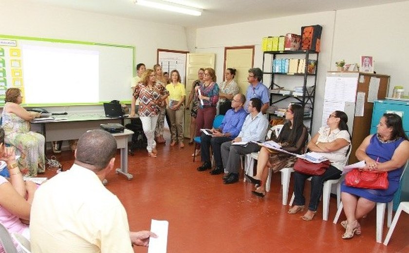 Coordenadores de Educação conhecem estrutura de secretaria e alinham ações