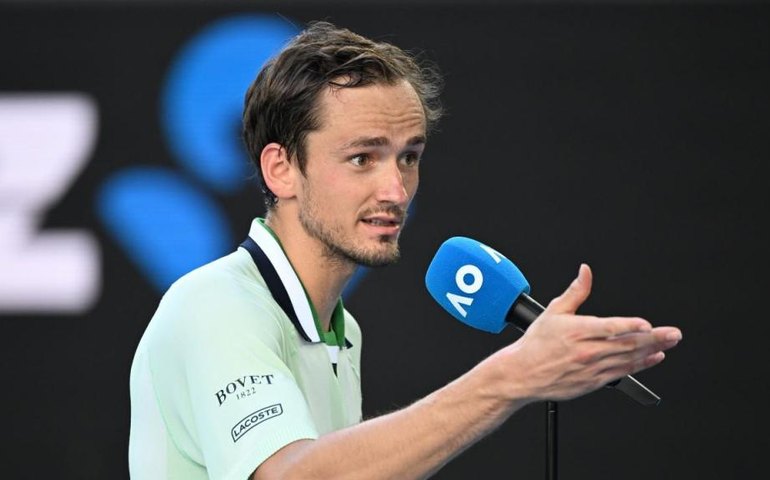 Medvedev vence Tsitsipas e defende título do ATP 500 de Viena diante de Sinner