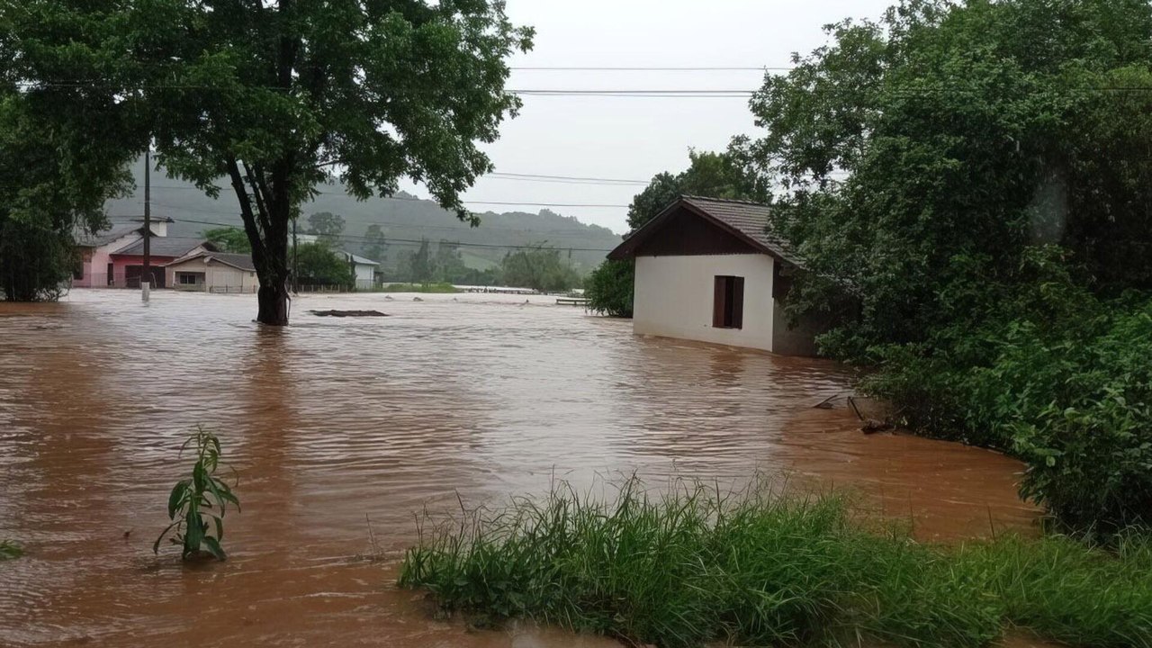 Defesa Civil prevê fortes chuvas e eventual granizo em Santa Catarina que devem durar até segunda