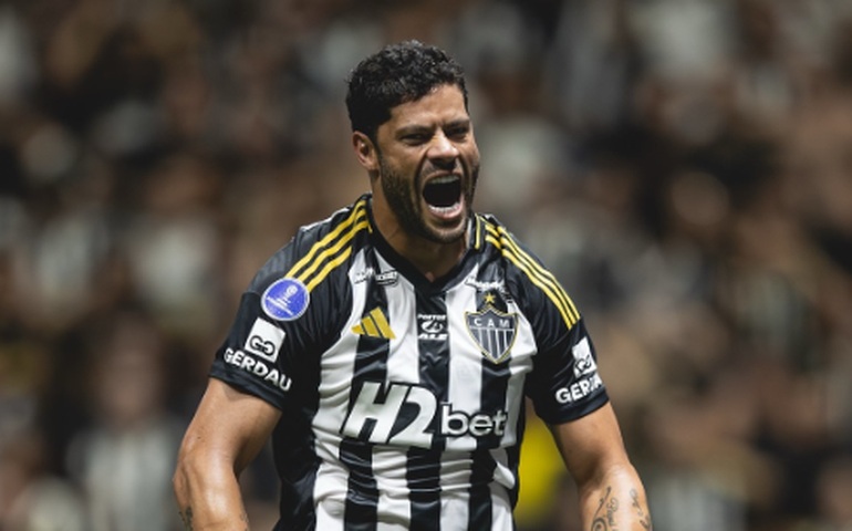 Hulk tem conversa com Sampaoli e celebra homenagem da torcida após fim de jejum no Atlético-MG