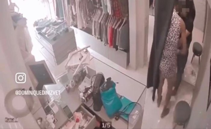 Momento em que mulher é amarrada em provador