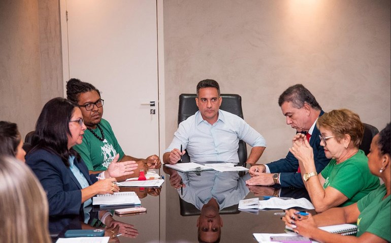 Governo de Alagoas avança nas negociações com trabalhadores da Educação