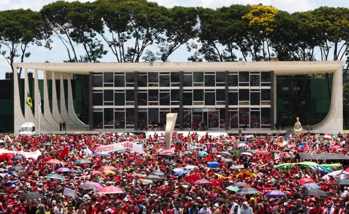 Apoiadores de Lula ocupam Brasília para posse
