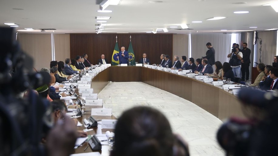 Lula defende salto de qualidade na educação, cultura e saúde