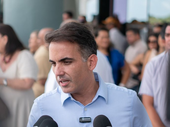 “O que falta é oportunidade”, diz Renato ao propor mais escolas bilíngues em Alagoas
