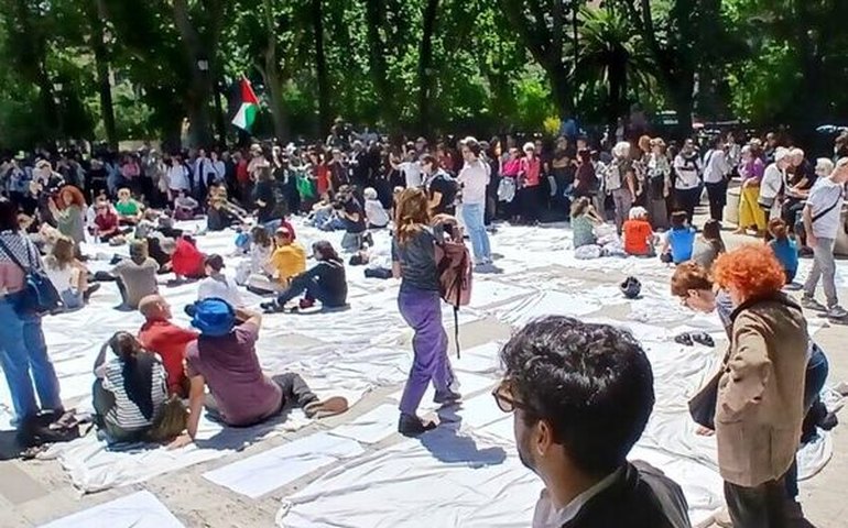 'Último dia de Gaza': 50 mil lençóis são estendidos em Roma em sinal de protesto