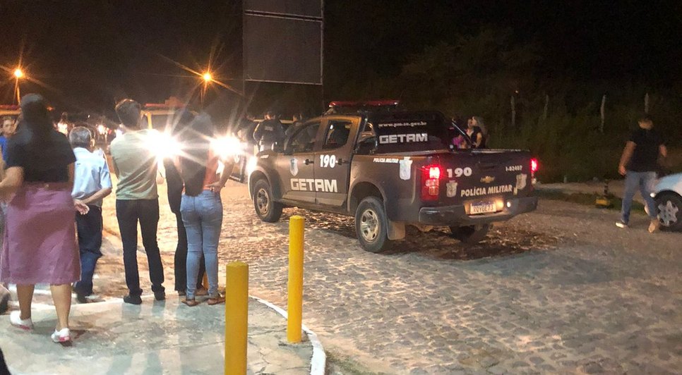 Homem é preso após tentar esfaquear ex-namorada na porta de faculdade em Itabaiana