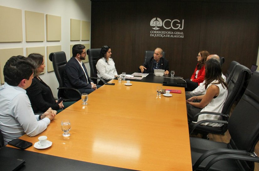 CGJ auxilia Prefeitura de Maceió sobre regularização fundiária