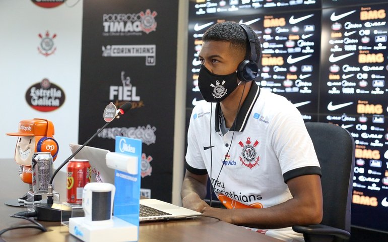 Reforço do Corinthians, Léo Natel diz que espera para jogar &#8216;valerá a pena&#8217;