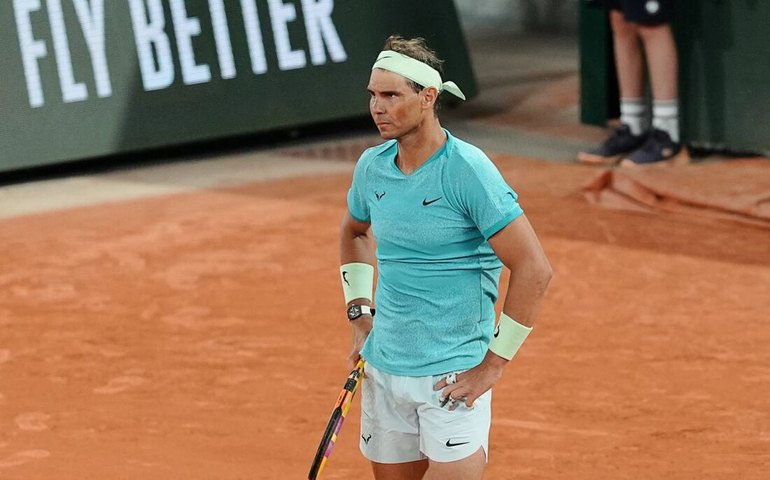 Zverev bate Alcaraz, avança na ponta do grupo e enfrentará Fritz nas semifinais do ATP Finals