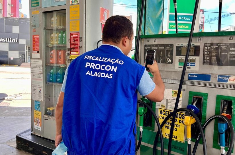 Procon na Rua leva atendimento e orientação aos consumidores de Santa Luzia do Norte