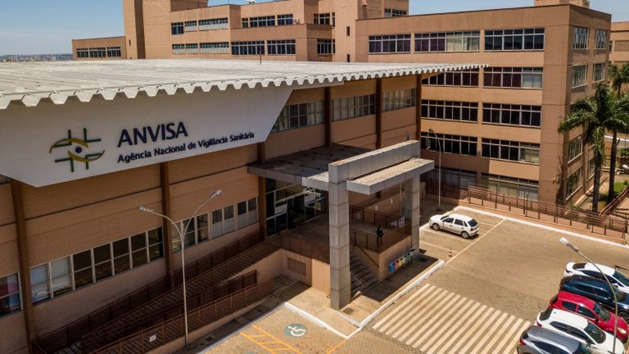 Anvisa manda recolher antibiótico após pedaço de vidro ser encontrado em frasco
