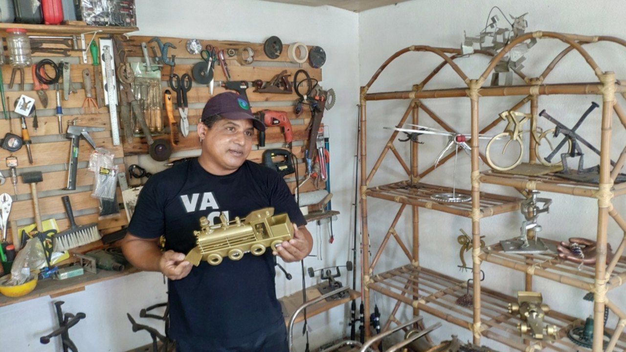 A arte do manobrista Joel criada a partir de pedaços de ferros descartados como lixo