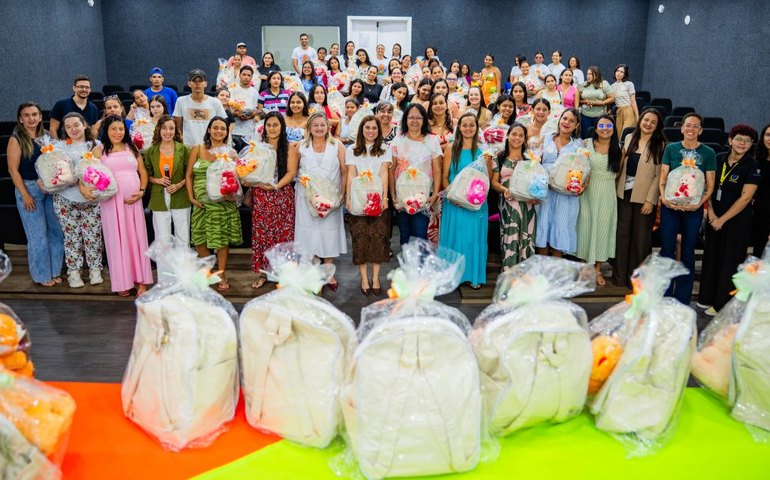 Arapiraca fortalece cuidado com gestantes e entrega 65 novos enxovais do projeto Mãe Arapiraquense