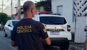 Policiais cumprem mandado e perícia de resquícios de sangue após desaparecimento de homem em Sergipe