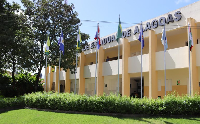 Uneal sorteia vagas reservadas para concurso de professor em 23 de abril