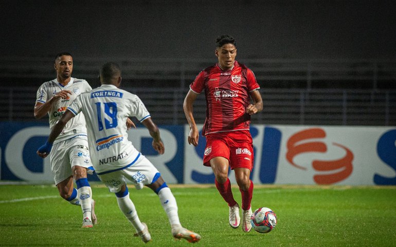 CRB vence CSA em clássico alagoano na Série B e cola no G4