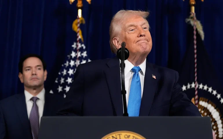 Trump reforça que Irã não poderá cobrar pedágios em Ormuz e diz que foco é programa nuclear