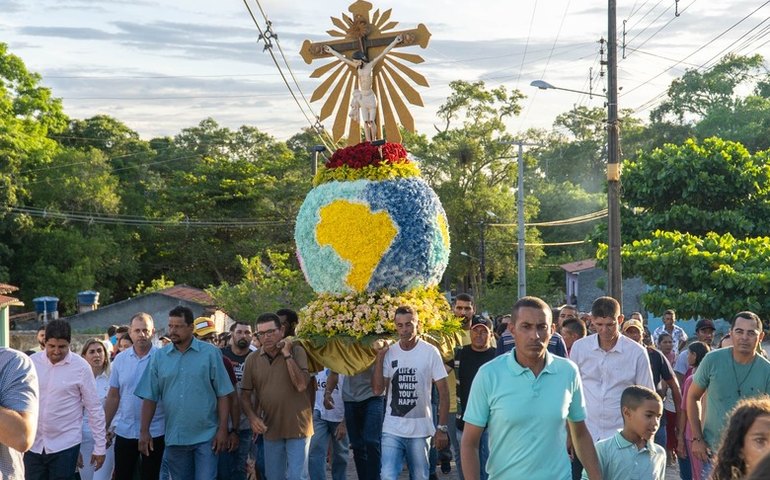 Shows e procissão encerram festa de Nosso Senhor dos Pobres no Povoado Mumbaça