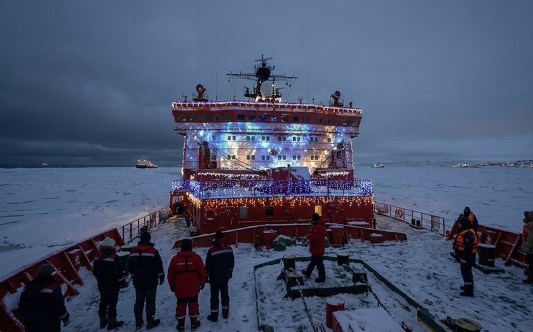 Sinta a magia do espírito pré-Ano Novo nos mares do Ártico russo