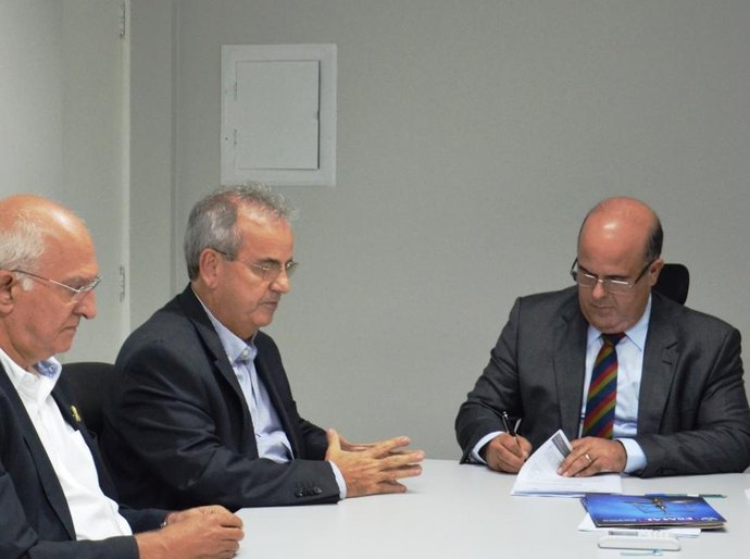 Esmal e Escola de Contas firmam acordo e pretendem oferecer capacitações