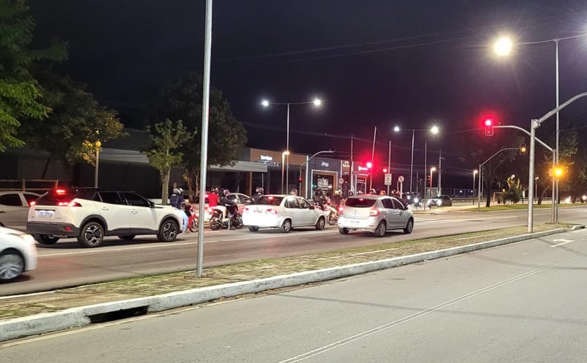 DMTT comunica que haverá tolerância para avanço de semáforo entre 23h e 5h