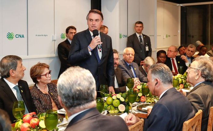 Presidente da República, Jair Bolsonaro, em jantar com representantes da Federação das Associações Muçulmanas do Brasil