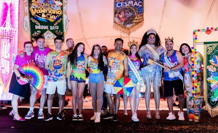 Início do Folia de Rua com escolha do do rei, rainha e melhor estandarte