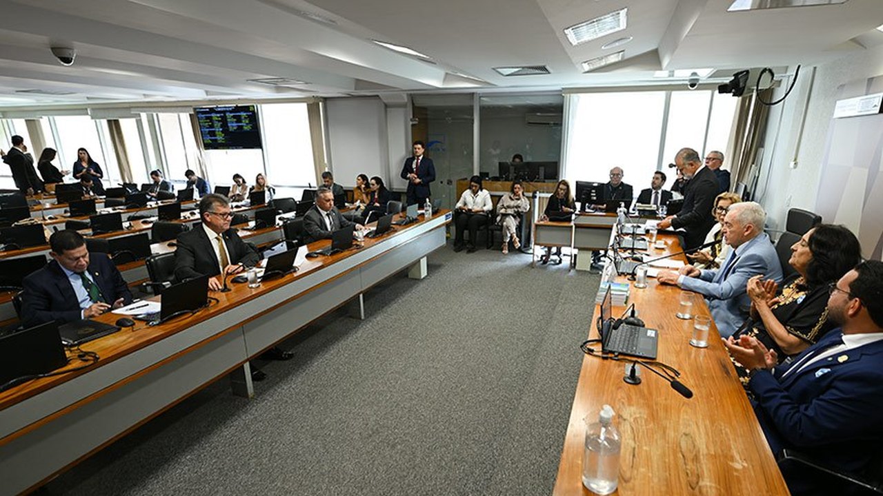 Política Nacional da Juventude é aprovada na CCJ