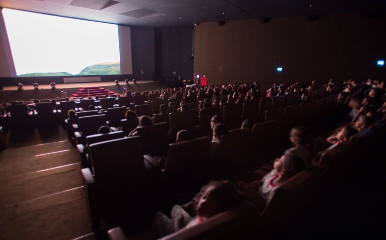 Viva Maria entrevista atriz Maeve Jinkins no Dia do Cinema Brasileiro