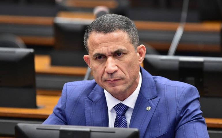 Comissão aprova restrição a agressor de mulher em estádios