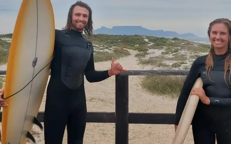 Surfistas resgatados descrevem as '37 horas loucas' perdidos no mar na Indonésia